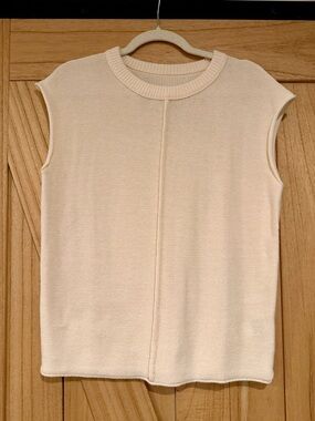 Cream/Apricot Sleeveless Knit Top